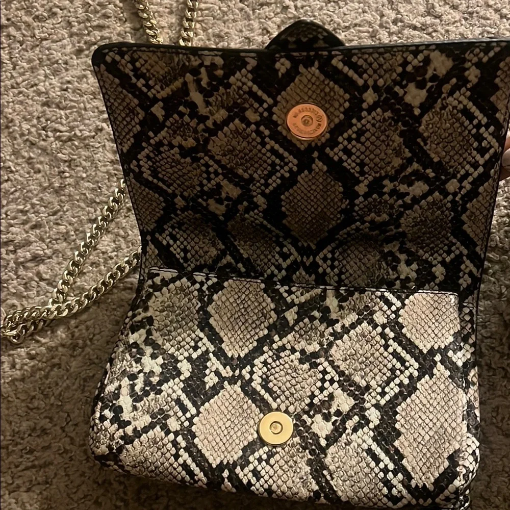 Express Gold and Brown Crossbody Bags with Elegant Textures - Picture 4 of 7
